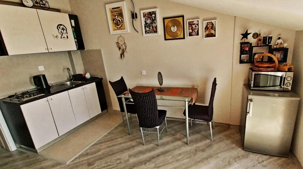 Apartment Rock Palace