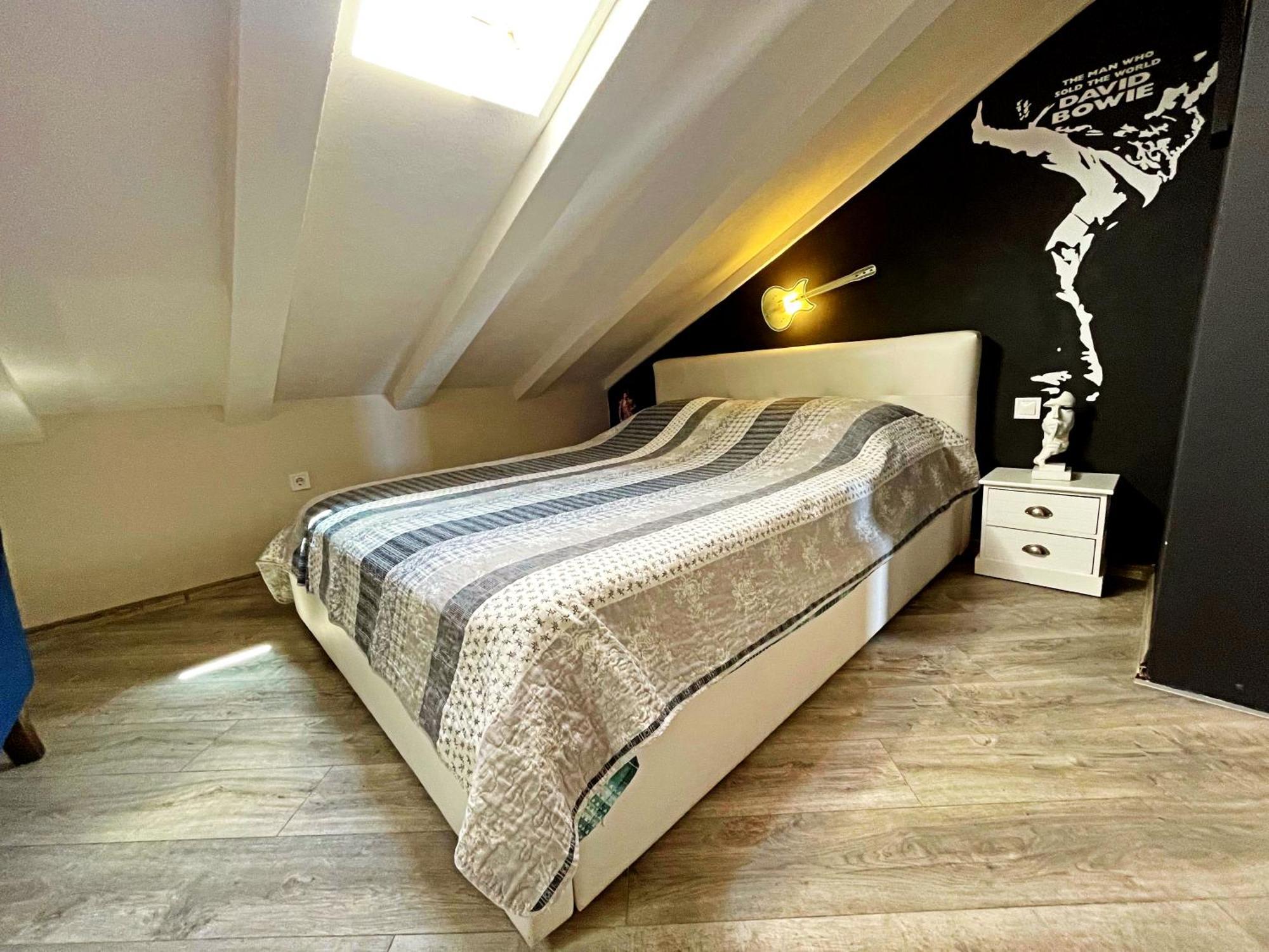 Apartment Rock Palace