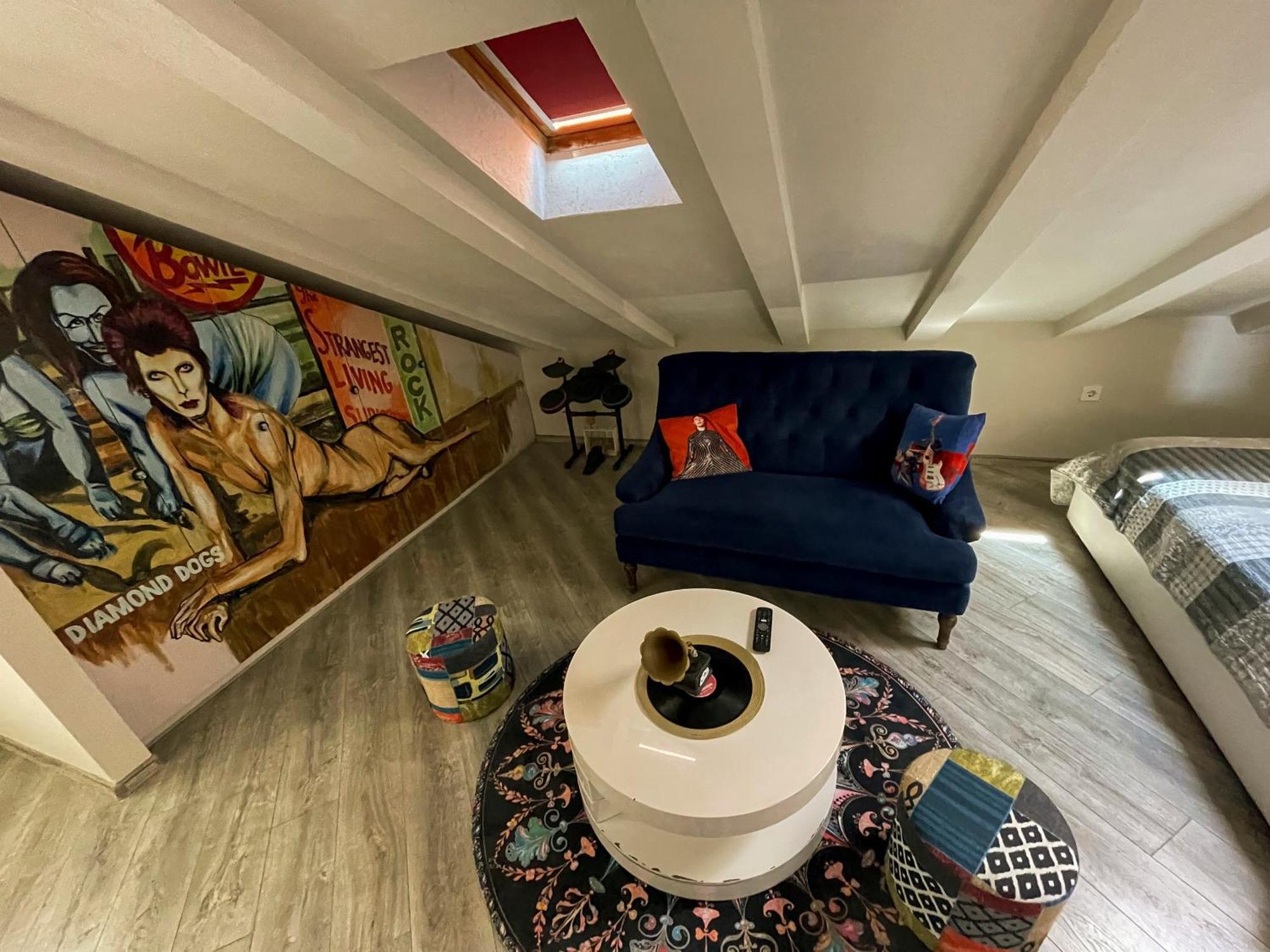 Apartment Rock Palace