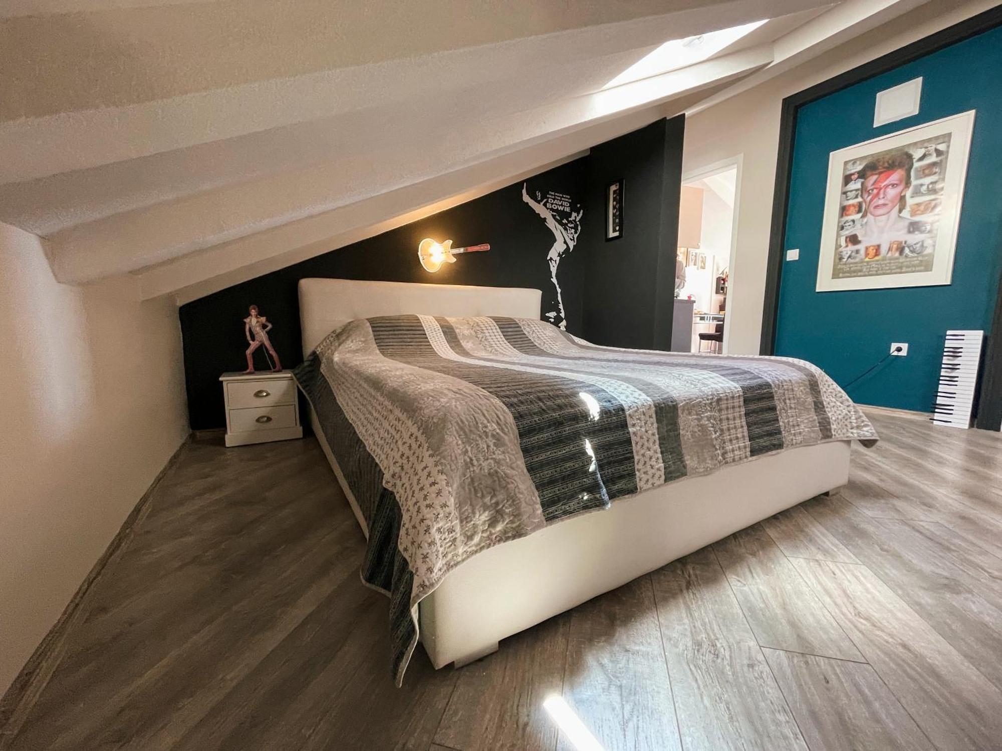 Rock Palace Apartment *