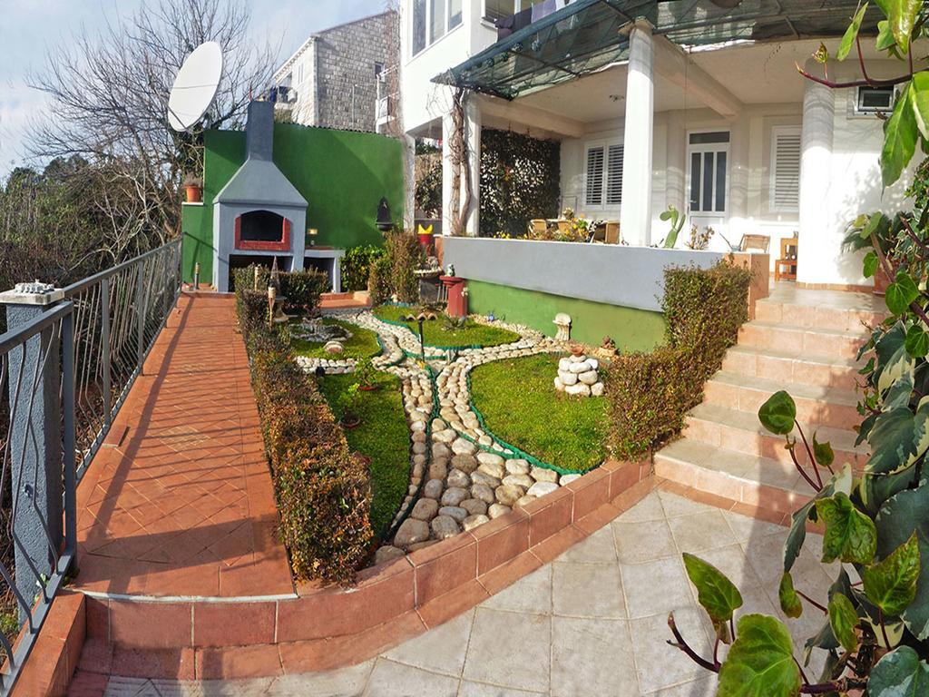 Rock Palace Apartment